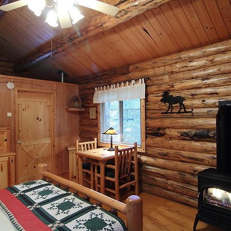 Silverwolf Log Chalets Coram المظهر الخارجي الصورة