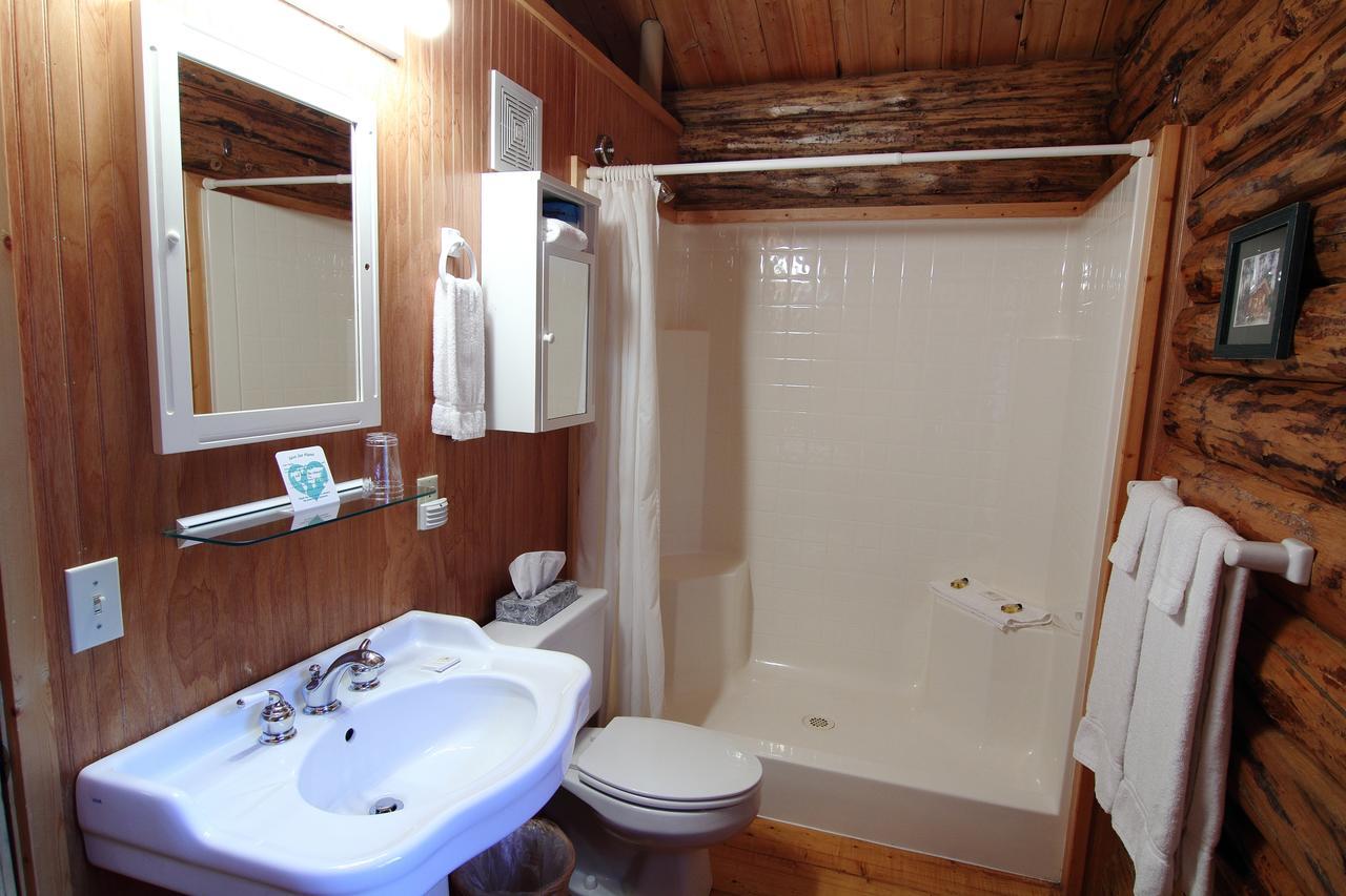 Silverwolf Log Chalets Coram المظهر الخارجي الصورة