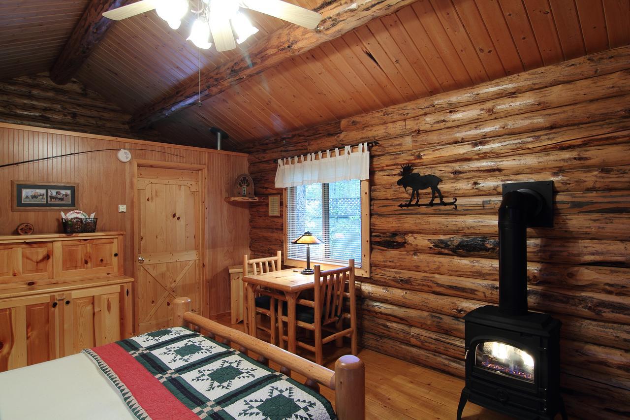 Silverwolf Log Chalets Coram المظهر الخارجي الصورة