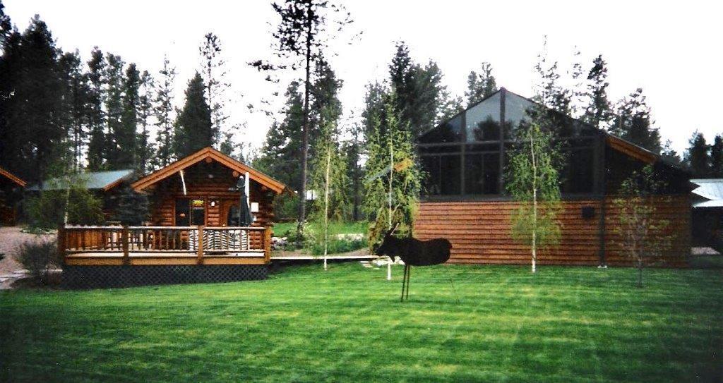 Silverwolf Log Chalets Coram المظهر الخارجي الصورة